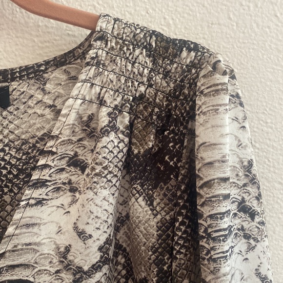 1 State Snakeskin blouse - Picture 8 of 13